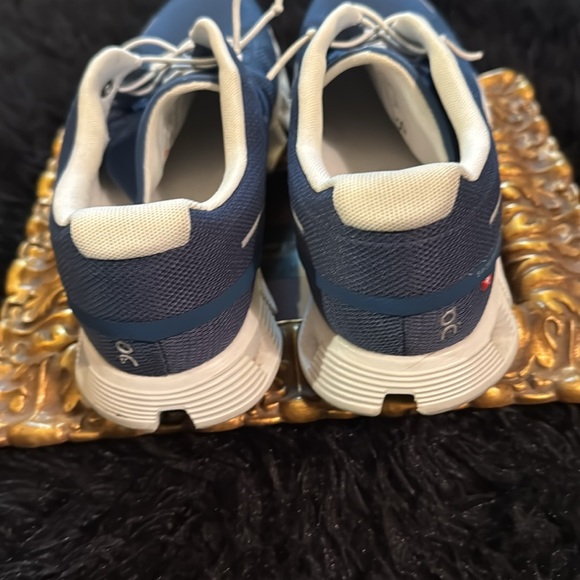 ON Sneakers. Blue size 9 - Picture 5 of 6